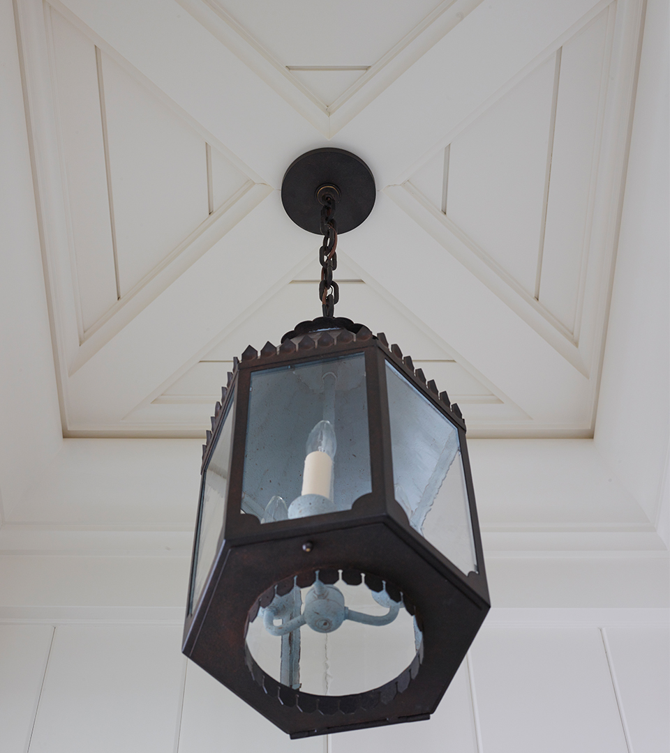 Frank-Ponterio-Interior-Design-Beach-House-Foyer-Fixture